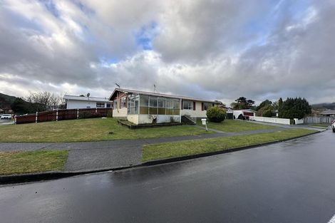 Photo of property in 2 Wyoming Grove, Totara Park, Upper Hutt, 5018