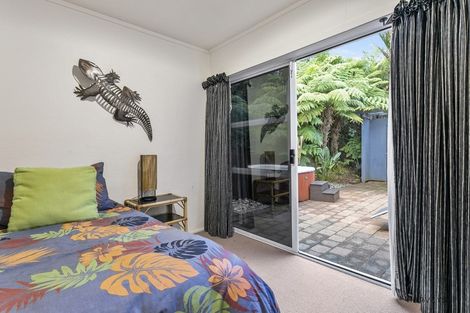 Photo of property in 94 Takahe Road, Titirangi, Auckland, 0604