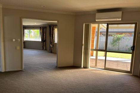Photo of property in 18 Bellshill Close, Wattle Downs, Auckland, 2103