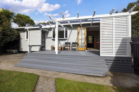 Photo of property in 7 Hursthouse Street, Vogeltown, New Plymouth, 4310