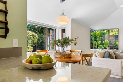 Photo of property in 8 Castle Way, Beckenham, Christchurch, 8023