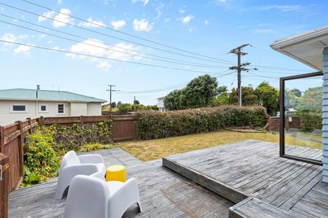 Photo of property in 13 York Crescent, Westown, New Plymouth, 4310