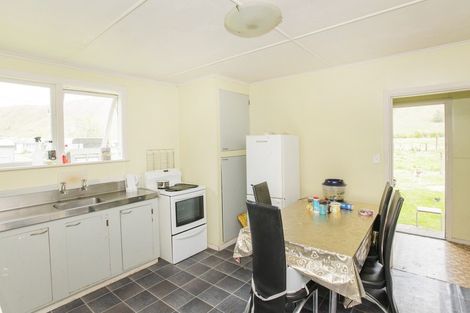 Photo of property in 43a Main Road, Te Karaka, 4022