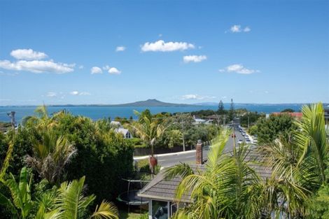 Photo of property in 1/103 Aberdeen Road, Castor Bay, Auckland, 0620