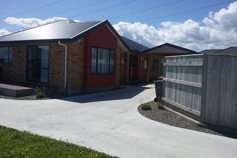 Photo of property in 187 Pacific Drive, Fitzherbert, Palmerston North, 4410