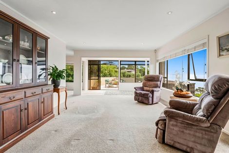 Photo of property in 10 Chelverton Terrace, Red Beach, 0932