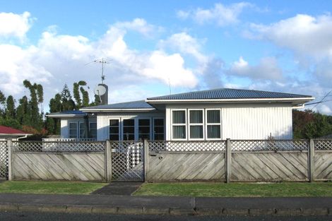 Photo of property in 1/16 Sylvan Crescent, Te Atatu South, Auckland, 0610