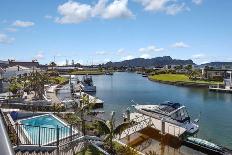 Photo of property in 13 Waitemata Drive, One Tree Point, 0118