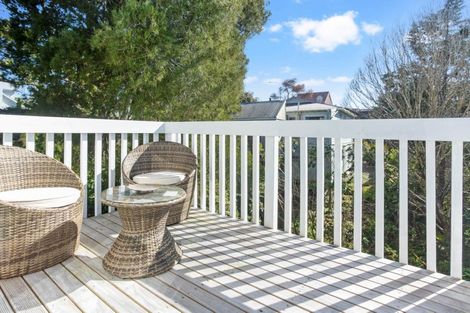 Photo of property in 2/6 Seaview Avenue, Northcote, Auckland, 0627