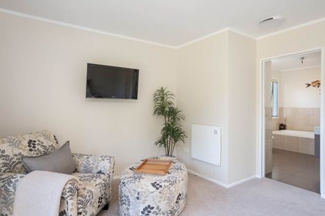 Photo of property in 142 Gillespie Place, Acacia Bay, Taupo, 3385