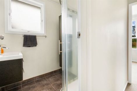 Photo of property in 8 Birdwood Road, Swanson, Auckland, 0612