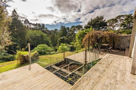 Photo of property in 8 Dorothy Road, Laingholm, Auckland, 0604
