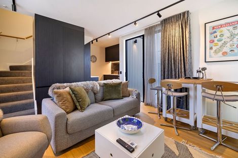 Photo of property in 33 Casterway Crescent, Jacks Point, 9371