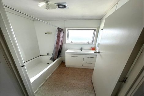 Photo of property in 34 Cedar Heights Avenue, Massey, Auckland, 0614