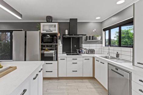 Photo of property in 4 Nadine Place, Mangere Bridge, Auckland, 2022