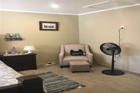 Photo of property in 9 Central Park Drive, Te Atatu South, Auckland, 0610