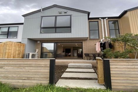 Photo of property in 2/103 Flanshaw Road, Te Atatu South, Auckland, 0610