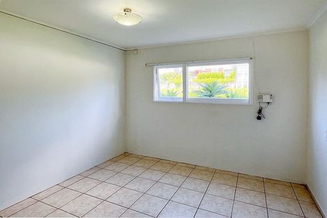 Photo of property in 12 Thomas Avenue, Te Atatu Peninsula, Auckland, 0610