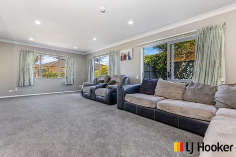 Photo of property in 52 Belfry Place, Wattle Downs, Auckland, 2103