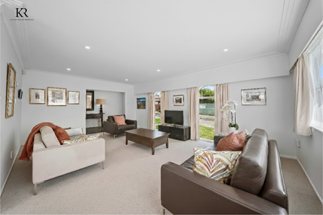 Photo of property in 10 Alf Walker Place, Papakura, 2110