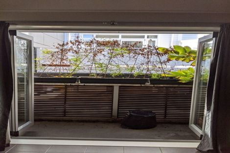 Photo of property in 3/35 Home Street, Mount Victoria, Wellington, 6011