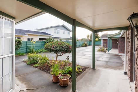 Photo of property in 4 Bambery Court, Palmerston North, 4414