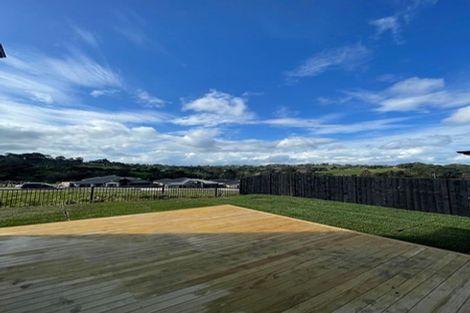 Photo of property in 2 Lumber Rise, Swanson, Auckland, 0614