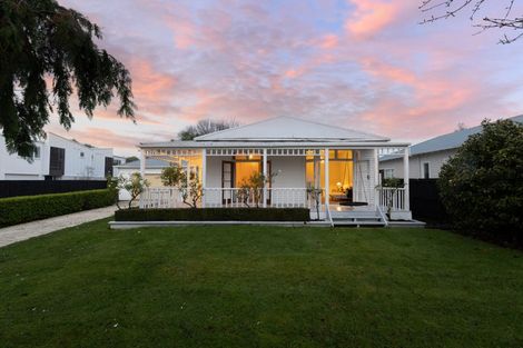 Photo of property in 28 Cleveland Street, Edgeware, Christchurch, 8013