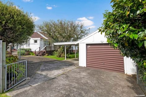 Photo of property in 30 Hutchinsons Road, Bucklands Beach, Auckland, 2014