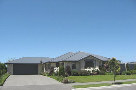 Photo of property in 8 Ruahine Place, Parklands, Christchurch, 8083