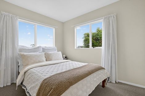 Photo of property in 2/74 Sunnynook Road, Sunnynook, Auckland, 0620