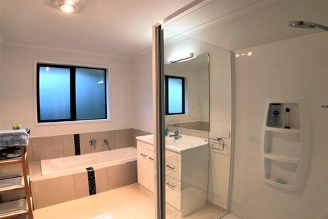 Photo of property in 33 Amsharlo Drive, Kerikeri, 0230