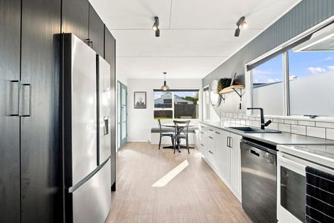 Photo of property in 60 Hinau Street, Castlecliff, Whanganui, 4501