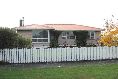 Photo of property in 32 Lambeth Crescent, Northcote, Christchurch, 8052
