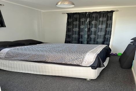 Photo of property in 16a Woodall Place, Totara Vale, Auckland, 0627