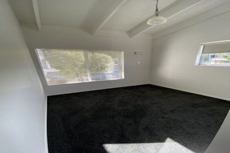 Photo of property in 1/13 Girrahween Drive, Totara Vale, Auckland, 0629