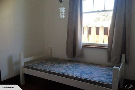 Photo of property in 2/4 Marine Terrace, Bayswater, Auckland, 0622