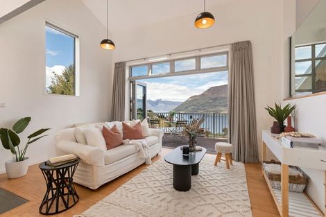 Photo of property in 45 Dart Place, Fernhill, Queenstown, 9300