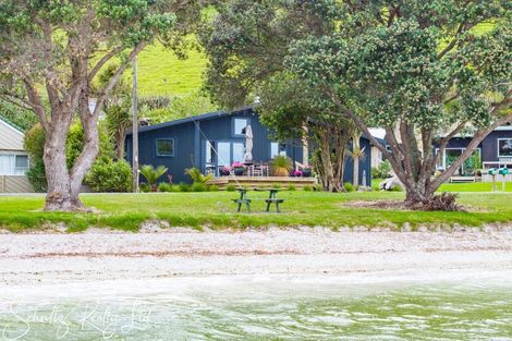 Photo of property in 6 The Strand, Whakapirau, Maungaturoto, 0583