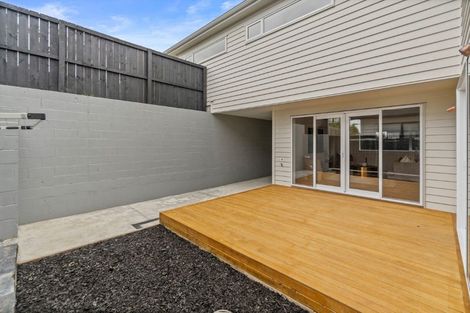 Photo of property in 21 Lawson Creek Street, Massey, Auckland, 0614