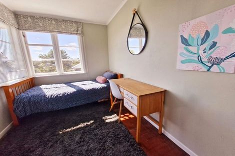 Photo of property in 53 Sunnyside Road, Sunnyvale, Auckland, 0612