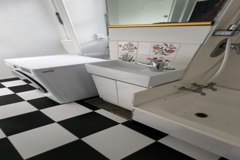 Photo of property in Churchill Flats, 213 The Terrace, Wellington Central, Wellington, 6011