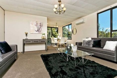 Photo of property in 2/22 Devonshire Road, Unsworth Heights, Auckland, 0632