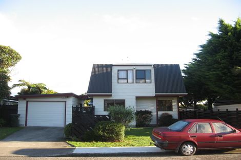 Photo of property in 11 Nugget Grove, Raumati Beach, Paraparaumu, 5032