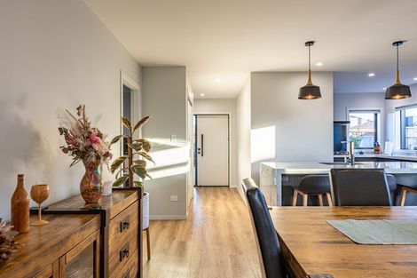 Photo of property in 10 Cyprus Place, Fitzherbert, Palmerston North, 4410