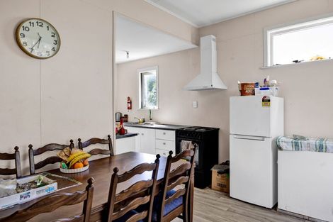 Photo of property in 12 Gloag Street, Waverley, 4510