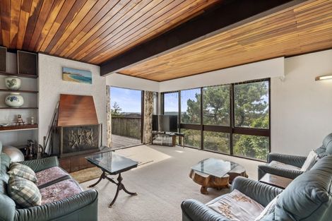 Photo of property in 8 Shearwater Rise, Rothesay Bay, Auckland, 0630