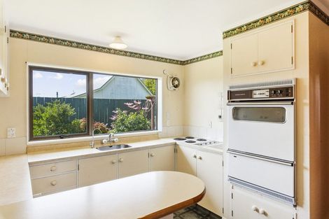 Photo of property in 50b Rewarewa Crescent, Waikanae, 5036