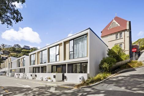 Photo of property in 33 Jean Caldwell Way, Island Bay, Wellington, 6023