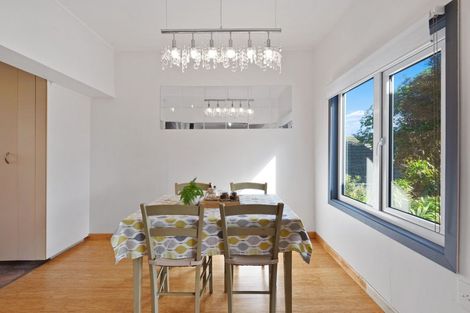 Photo of property in 60 Beach Road, Mellons Bay, Auckland, 2014